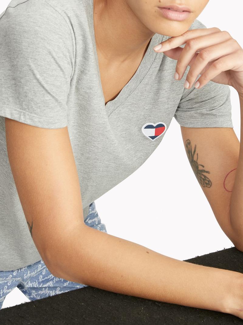 Camiseta Tommy Hilfiger Heart Sleep Grises | MX_W21454